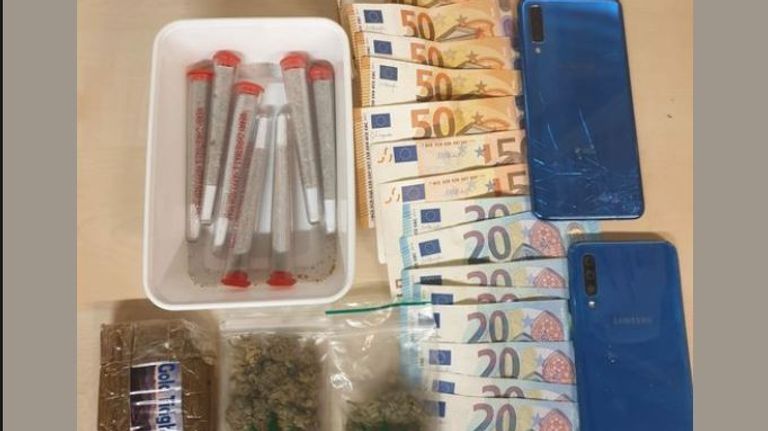 Met deze drugs op zak is de man opgepakt (foto: Politie Waalwijk).