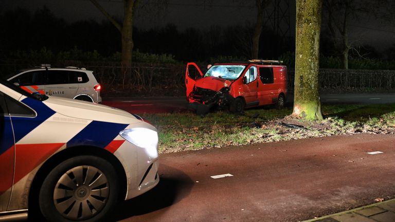 De politie onderzoekt hoe het ongeluk in Tilburg kon gebeuren (foto: Toby de Kort/SQ Vision).
