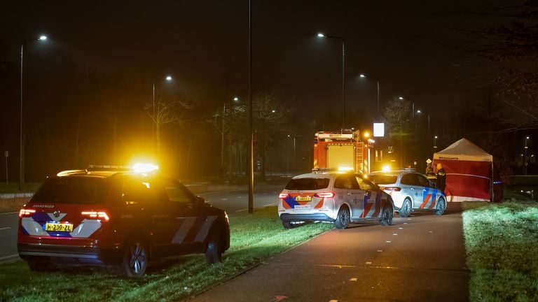 De man werd zaterdagochtend vroeg gevonden op de Bruijstensingel in Den Bosch (foto: Iwan van Dun/SQ Vision).