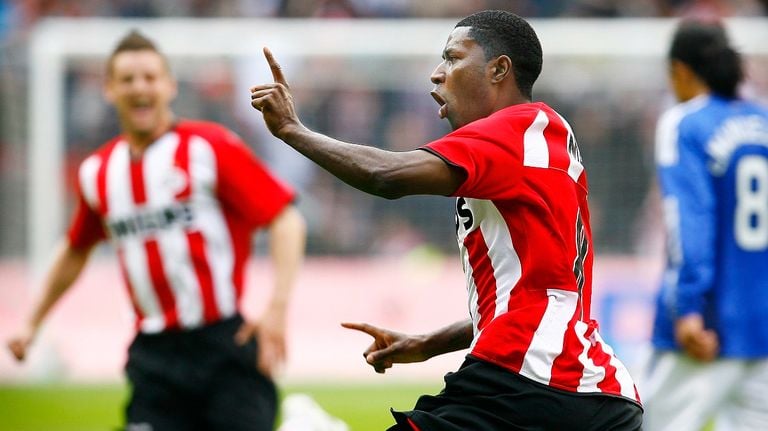 Edison Méndez viert de 1-0 tegen Ajax (Foto: ANP)