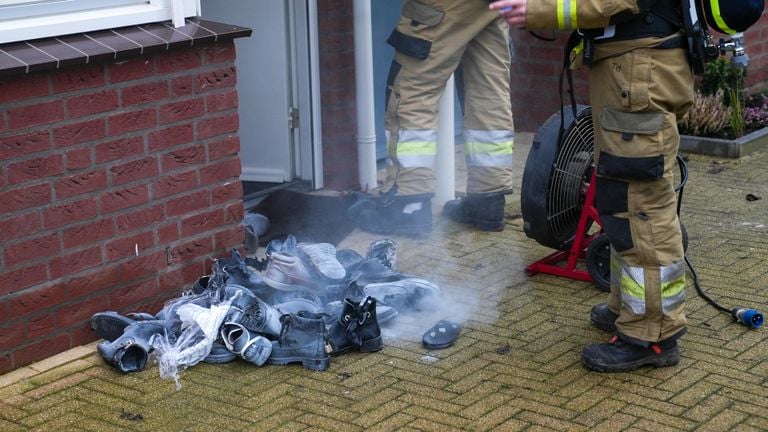 Brandje in meterkast gevuld met schoenen 