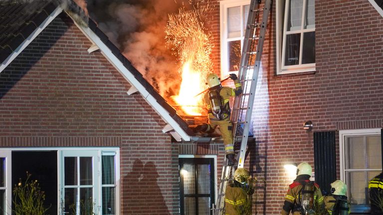 De brand brak uit bij de uitbouw van het huis in Maren-Kessel (foto: Gabor Heeres/SQ Vision).