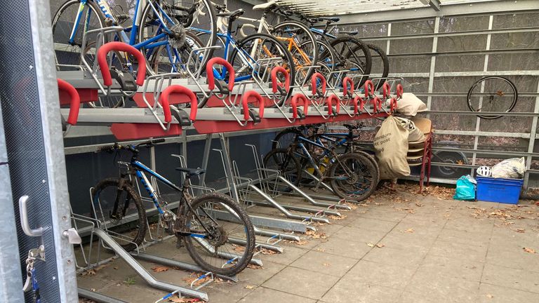 De racefiets en een enkele mountainbike lieten de dieven staan. Foto: RSC de Zuidwesthoek.