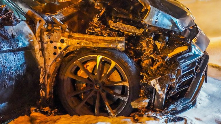 De Lamborghini in Eindhoven liep bij de autobrand aanzienlijke schade op (foto: Dave Hendriks/SQ Vision).