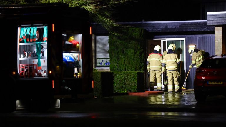 De brandweer bij het huis aan de straat Dommeloord in Boxtel (foto: Sander van Gils/SQ Vision).