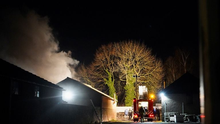 De brand woedde aan de Heistraat in Rijen (foto: Jeroen Stuve/SQ Vision).