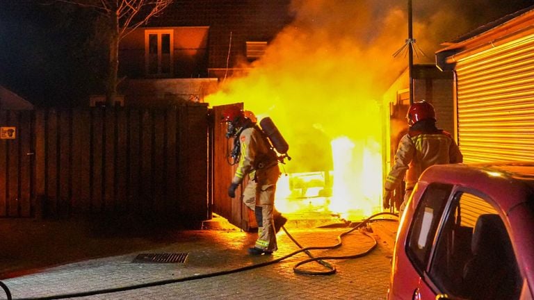 45 kilometer wagen vliegt spontaan in brand (foto: SQ Vision / Harrie Grijseels).