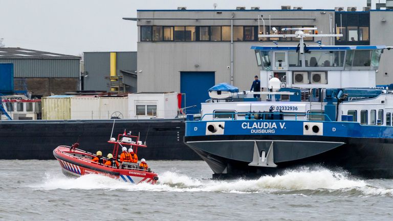 Er ontstond brand in de machinekamer van het schip (foto: Jurgen Versteeg / SQ Vision).