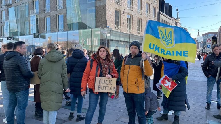 Demonstranten in Eindhoven tegen de oorlog