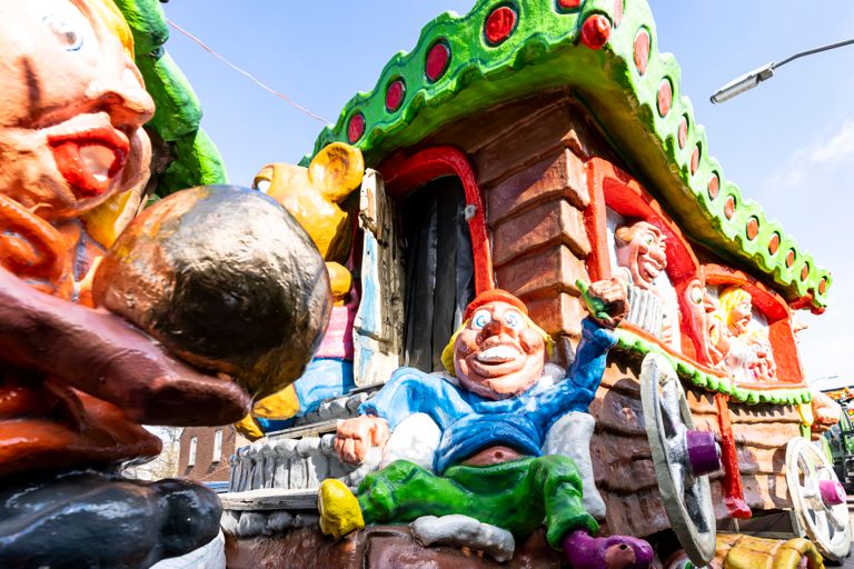 Natuurlijk ontbraken en carnavalswagens niet in de optocht (foto; Maric Media)