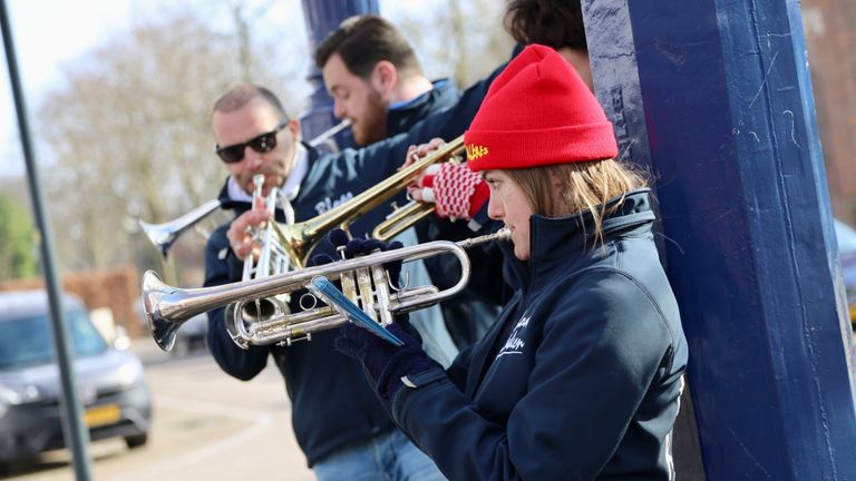 In Krutjesgat, Son is een een carnavaleske wandeltocht met muzikale trefpunten (foto: Lobke Kapteijns)