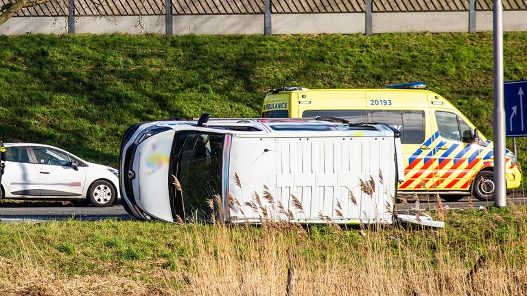 Ongeluk bij knooppunt Hooipolder bij Raamsdonksveer (Foto: Mathijs Bertens/SQ Vision).