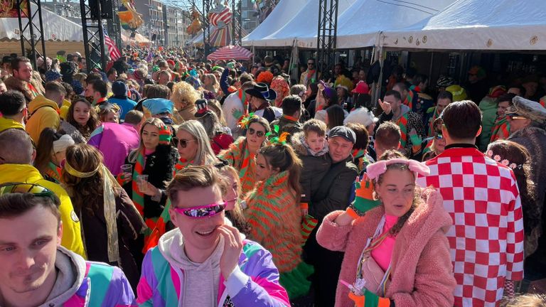 Het is druk, maar gezellig in Kruikenstad (foto: Karin Kamp) 