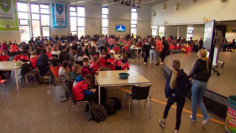 De tjokvolle aula (foto: Omroep Brabant).