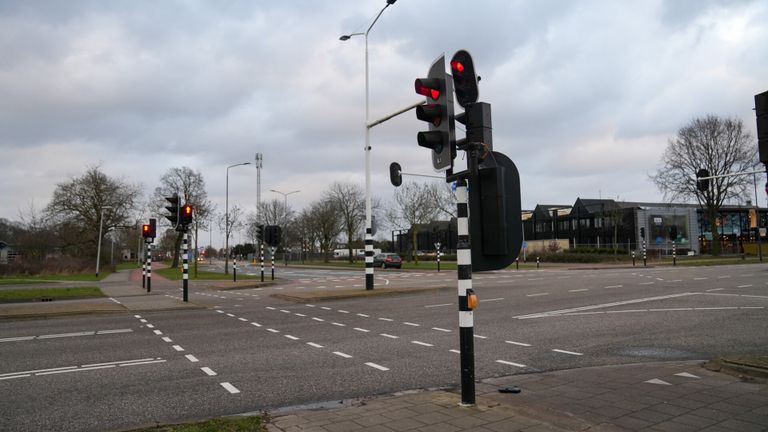 Het verkeerslicht bij de Engelseweg in Helmond (foto: Harrie Grijseels/SQ Vision).