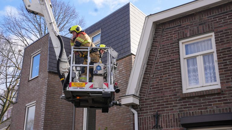 Reparatiewerkzaamheden aan een huis in Oss na storm Eunice (foto: Gabor Heeres/SQ Vision).