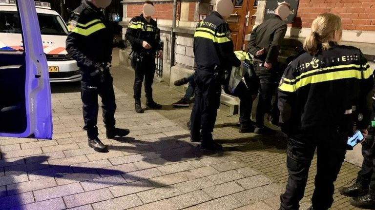 Zes jongeren werden aangehouden omdat ze zich heel vervelend gedroegen in Den Bosch (foto: Instagram agent Hicham).