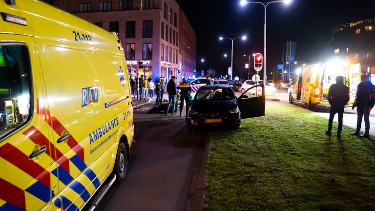 De gewonden zijn in ambulances naar een ziekenhuis gebracht (foto: Gabor Heeres/SQ Vision).