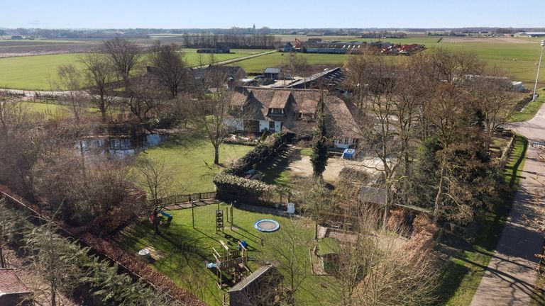 De boerderij ligt in een rustig buitengebied (Foto: Staal Makelaars).