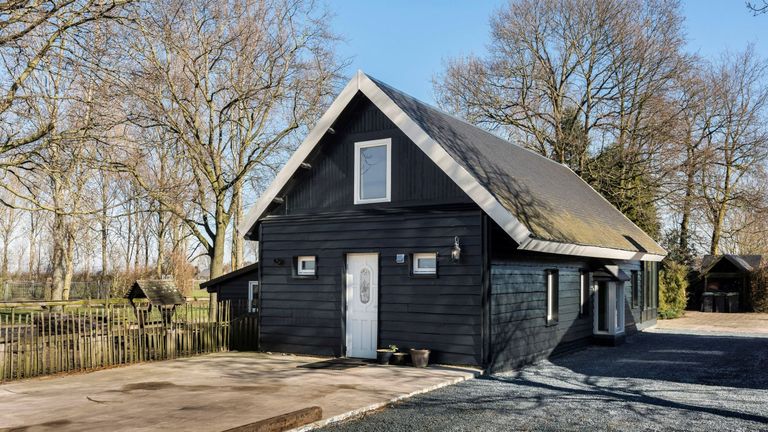 Het bijgebouw dat als kinderdagverblijf fungeerde (Foto: Staal Makelaars).