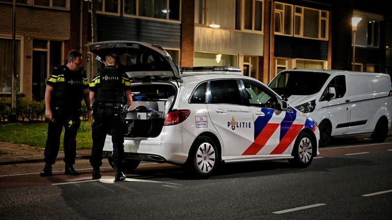 De melding van de schoten in Tilburg kwam rond twee uur donderdagnacht binnen bij de politie (foto: Toby de Kort/SQ Vision).