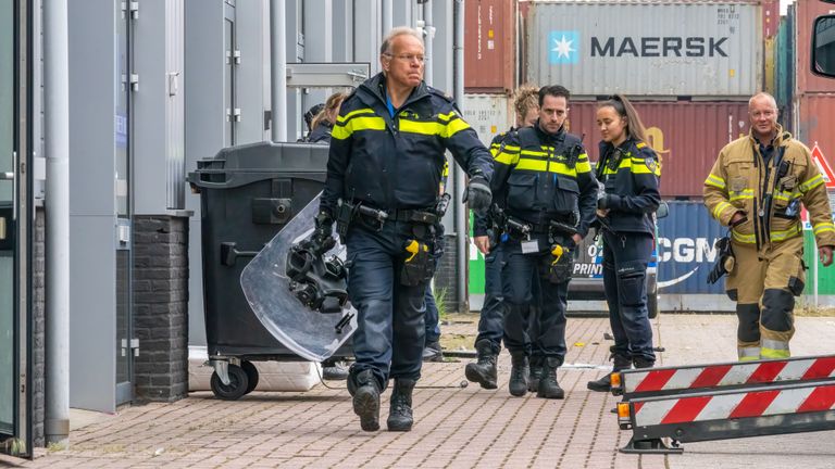 De politie probeerde tevergeefs contact te krijgen met de man (foto: Iwan van Dun - SQ Vision).