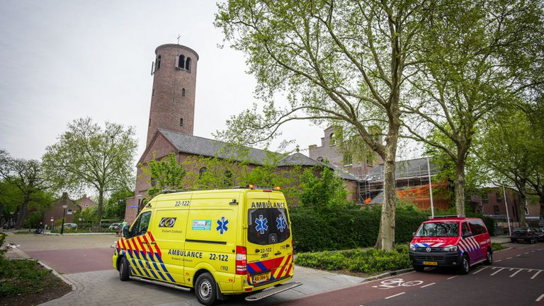 Bewoners worden in een kerk opgevangen( SQ Vision)