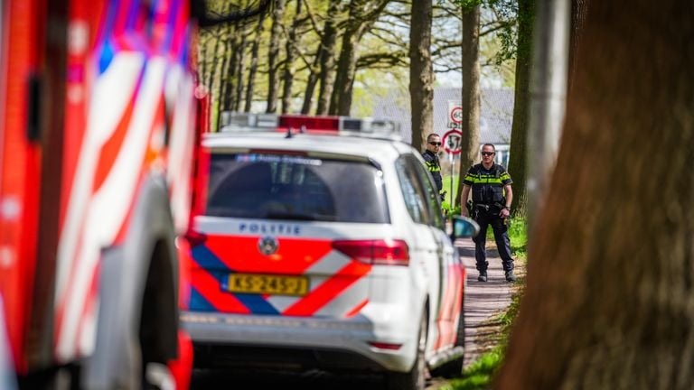 Het afval is gedumpt aan de Soeterbeek in Eindhoven (foto: SQ Vision).