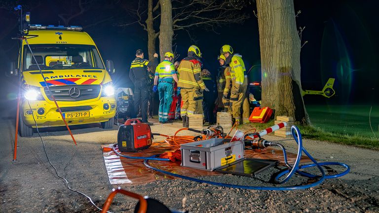 Verschillende hulpdiensten werden opgeroepen na het ongeluk in Vught (foto: Jurgen Versteeg/SQ Vision).