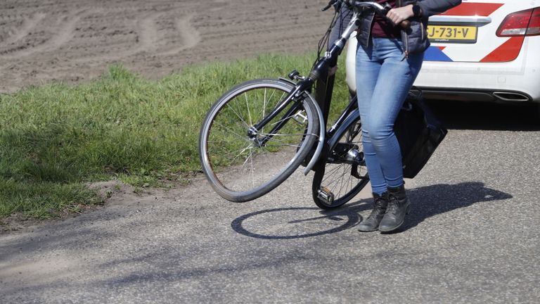 Een fietser is naar een ziekenhuis gebracht, de andere fietser kon zijn weg vervolgen (foto: SK-Media).