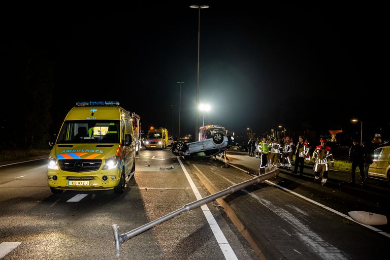 Ongeval met vier voertuigen, twee mensen gewond (foto: Jack Brekelmans - SQ Vision).