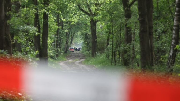 De politie heeft de omgeving van de vindplaats afgezet (foto: Bart Meesters/SQ Vision Mediaprodukties).