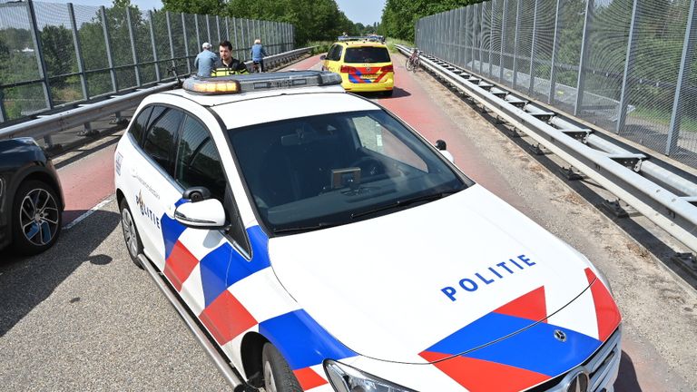 De politie onderzoekt hoe de aanrijding in Rijsbergen kon gebeuren (foto: Perry Roovers/SQ Vision).