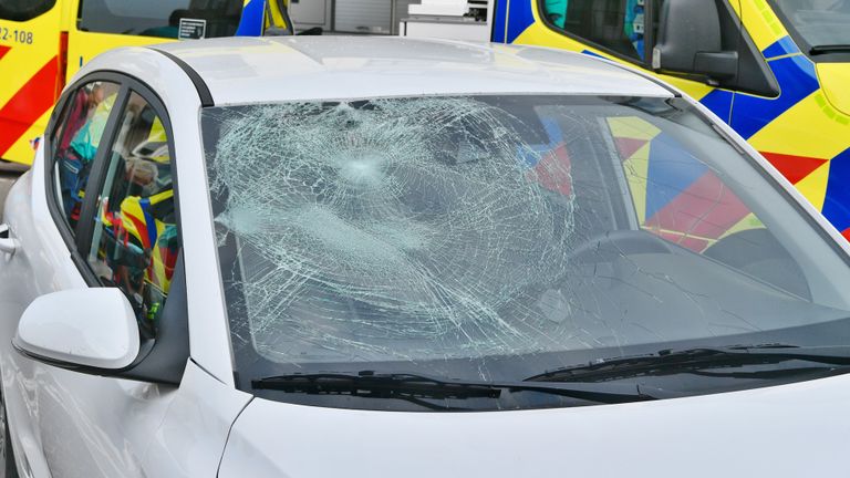 De auto na het ongeluk (foto: Rico Vogels/SQ Vision).