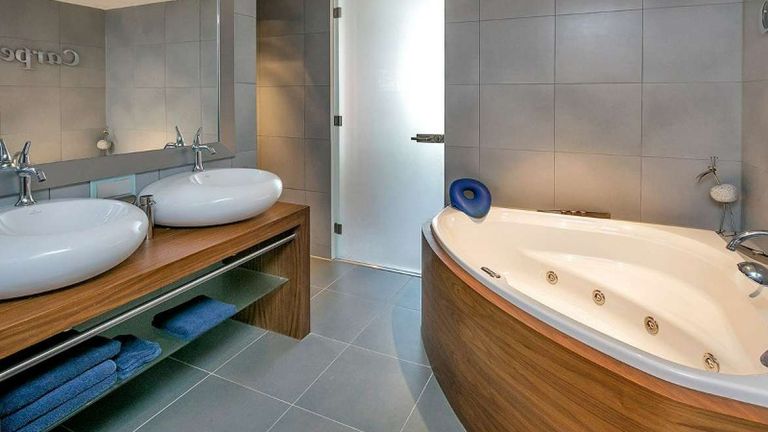 De badkamer (foto: HG Makelaars o.g.).