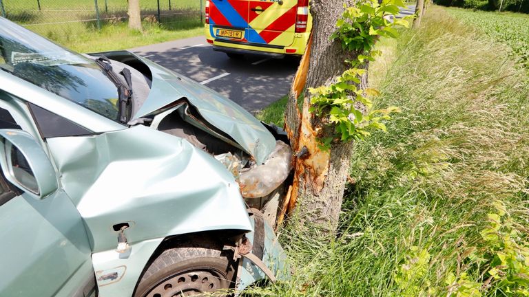 Er was geen ander verkeer bij de botsing in Sambeek betrokken (foto: SK-Media).