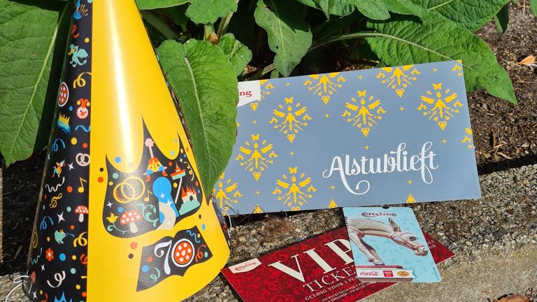 De eerste 70 gezelschappen werden verrast met cadeautjes.