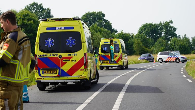 De Kapellekensbaan in Alphen werd na het ongeluk afgesloten (foto: Jeroen Stuve/SQ Vision).