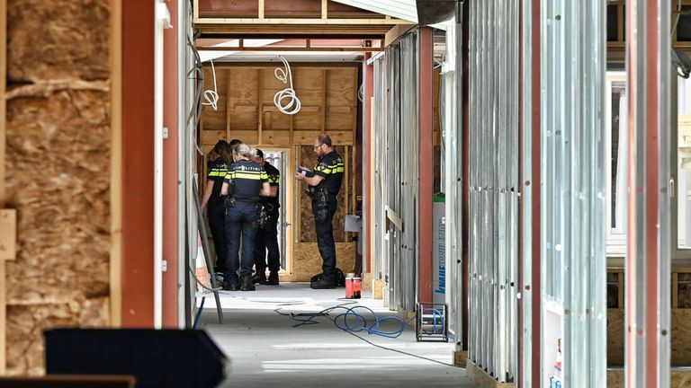 Het bedrijfsongeluk gebeurde aan de Kerkstraat in Oisterwijk (foto: Toby de Kort/SQ Vision).