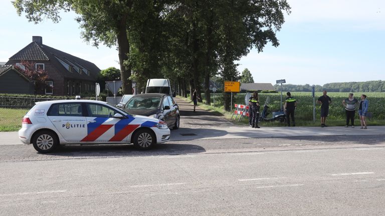 De aanrijding vond plaats op de Nieuwedijk in Odiliapeel (foto: Marco van den Broek/SQ Vision).