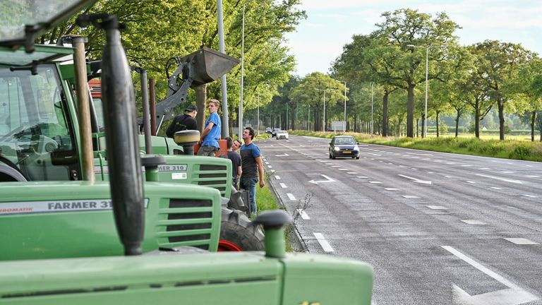 Boeren protesteren langs de N65 bij Oisterwijk (foto: Toby de Kort - SQ Vision)