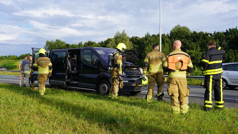 Alle inzittenden konden op tijd uit de wagen komen (foto: Jeroen Stuve - SQ Vision).