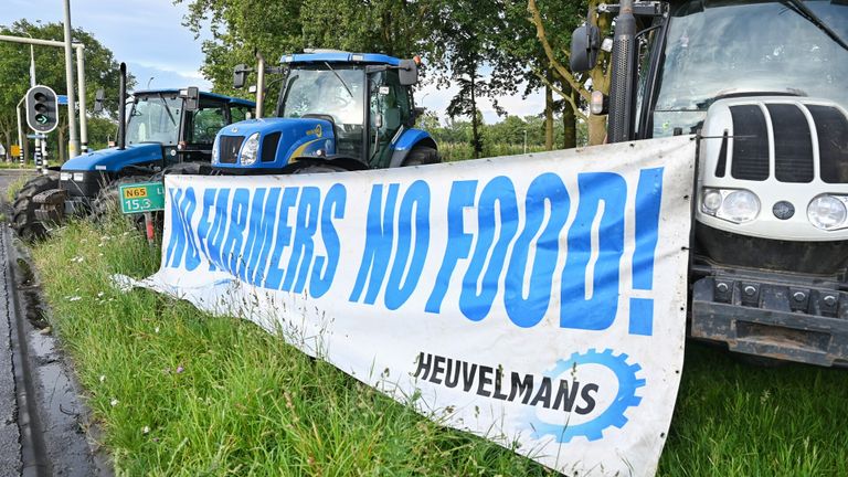 Boeren protesteren langs de N65 bij Oisterwijk (foto: Toby de Kort - SQ Vision).
