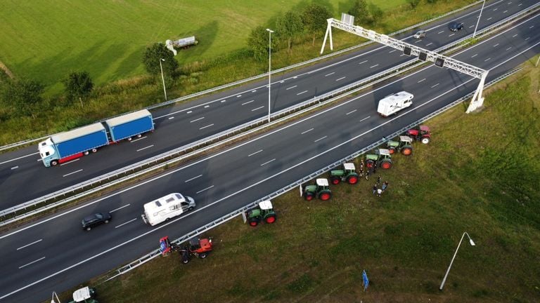 Boeren protesteren langs de A2 bij Boxtel-Noord (foto: Bart Meesters - SQ Vision).