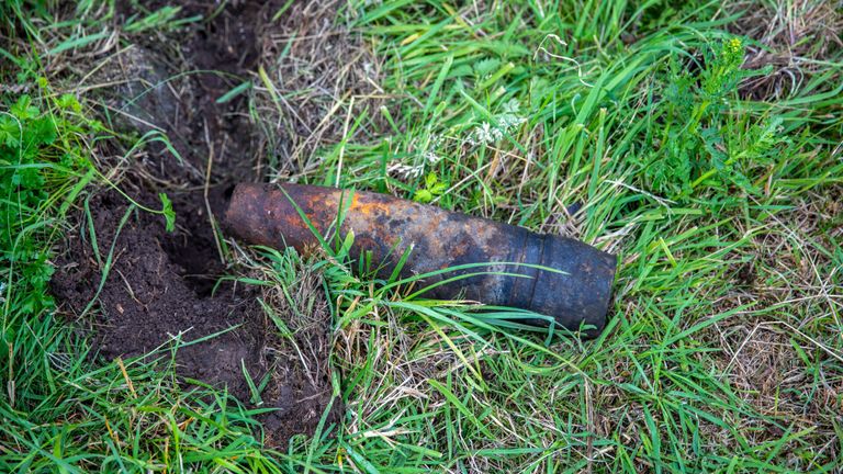 De gevonden granaat (foto: Christian Traets/SQ Vision Mediaprodukties).