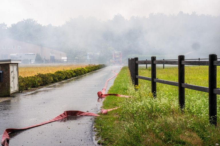 De schuurbrand aan de Laarbroek in Asten (foto: Dave Hendriks/SQ Vision)