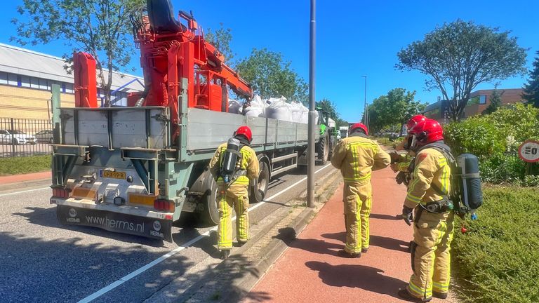 Vanwege de rook achter de combinatie werd de brandweer gewaarschuwd (foto: Rico Vogels/SQ Vision).