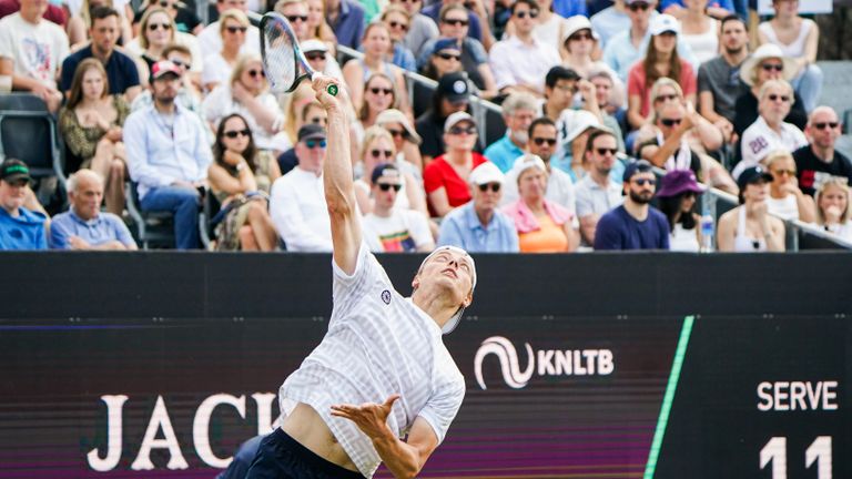 Van Rijthoven op z'n gedroomde centre court tegen Auger-Aliasisime (foto: Orange Pictures)