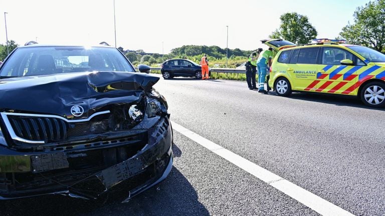 Ongeval op A58 zorgt voor file op A58 (foto: Tom van der Put - SQ Vision). 