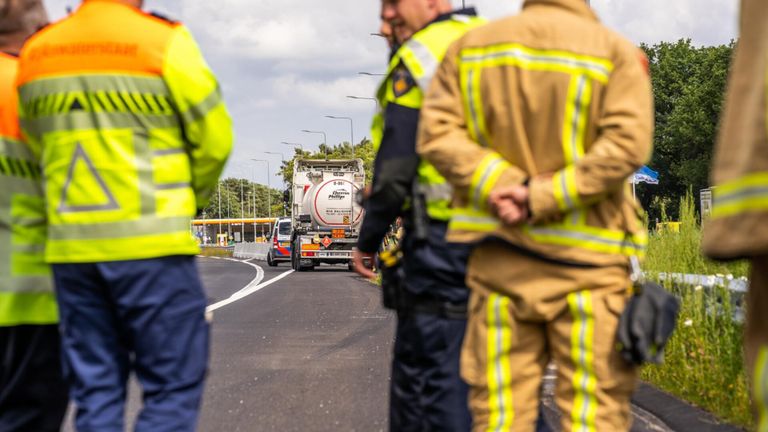 Rijkswaterstaat en politie houden een oogje in het zeil (foto: Dave Hendriks/SQ Vision Mediaprodukties).